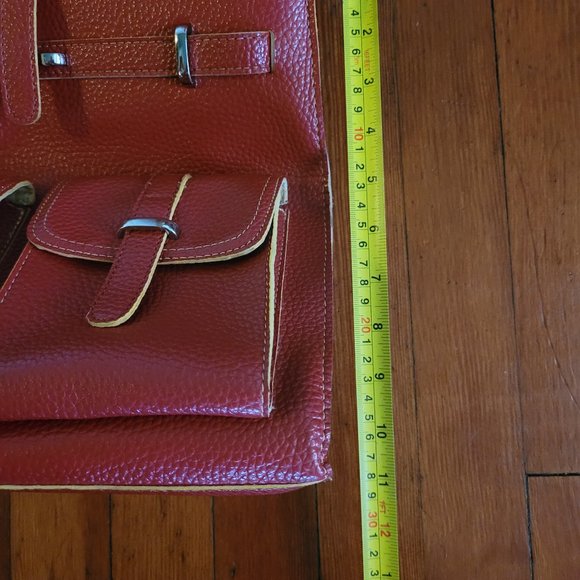 Shiraleah Red Shoulder Bag w Pockets. - Picture 10 of 12
